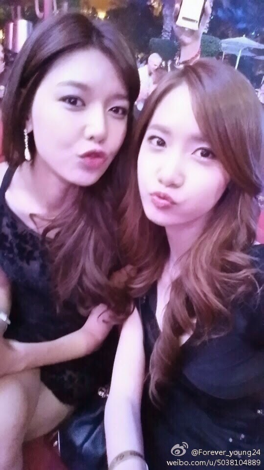 Girl's Generation: 140530 Same Age Girls Generation Sooyoung Yoona on her birthday with an selca