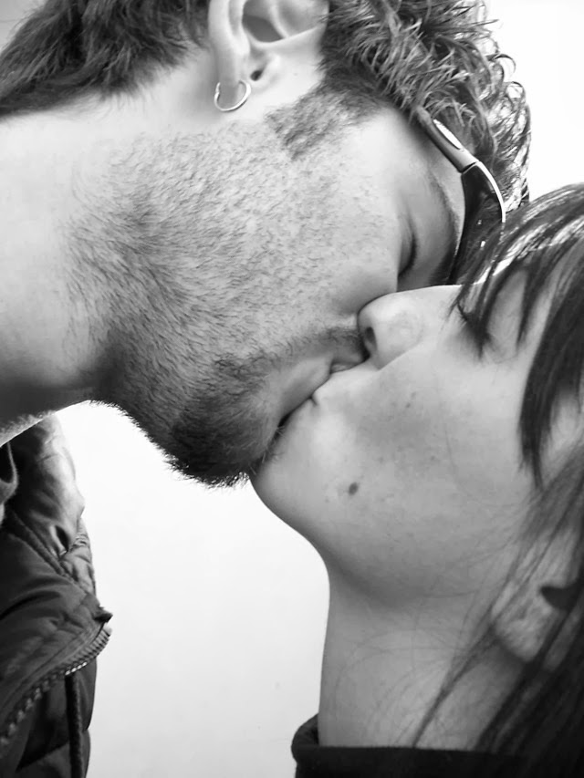 A médica Serly Francine alerta evitar o excesso de beijos e o compartilhamento de copos durante o carnaval. Foto: Reprodução