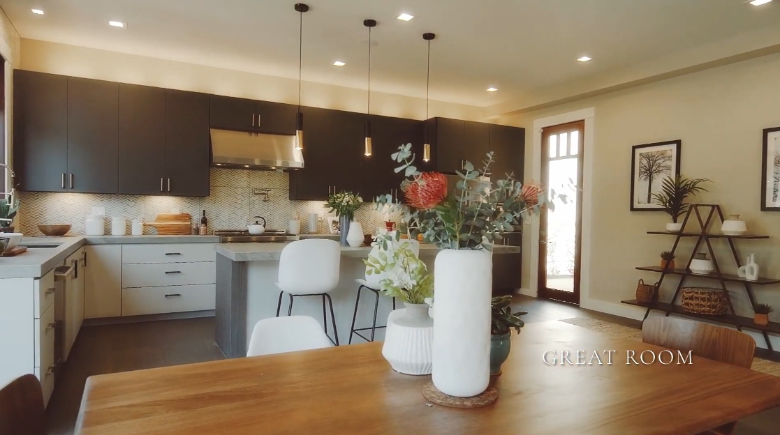 Tour 616 Aileen St, Oakland Home vs. 23 Interior Design Photos