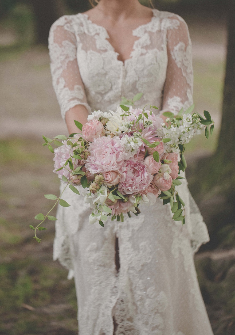 Różowy bukiet ślubny z peoniami