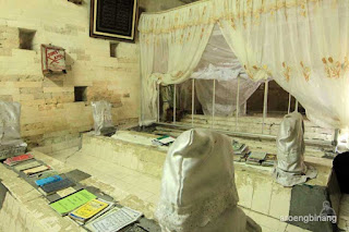 makam siti fatimah binti maimun gresik