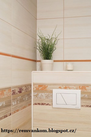 Современную ванную комнату в элегантном бежевом украшает освещенная ниша