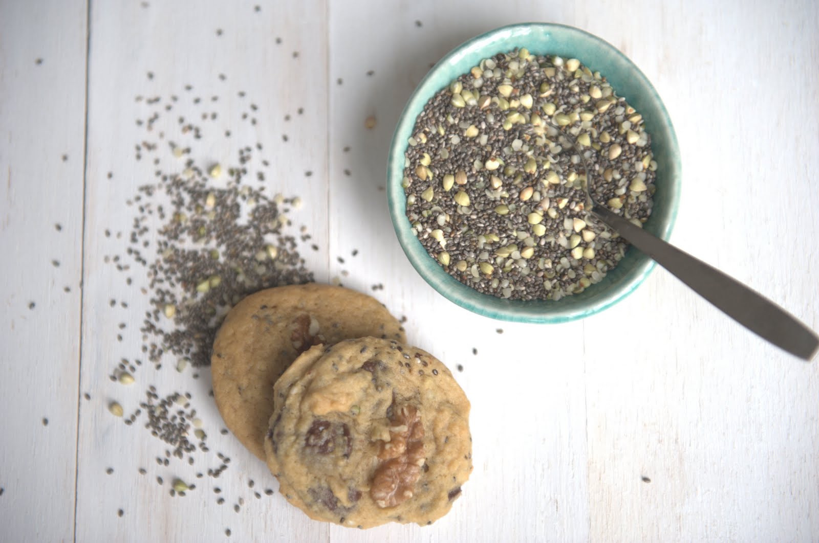 CAKE ON THE BRAIN HEMP, BUCKWHEAT, CHIA, WALNUT & DARK CHOCOLATE COOKIES