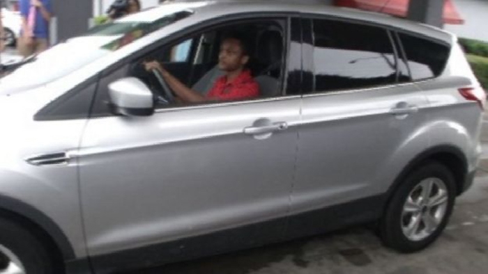 Su jefe le regaló un carro tras caminar 32 kilómetros para llegar a tiempo a su primer día de trabajo Walter Carr