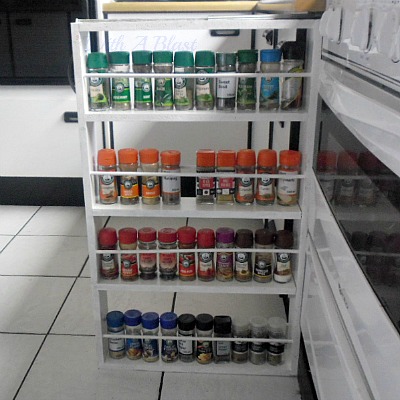 Sliding Spice Rack (DIY) - Step-by-step tutorial on how to make a Sliding Spice Rack #Storage #Spices #SpiceRack #SlidingSpiceRack #KitchenDIY