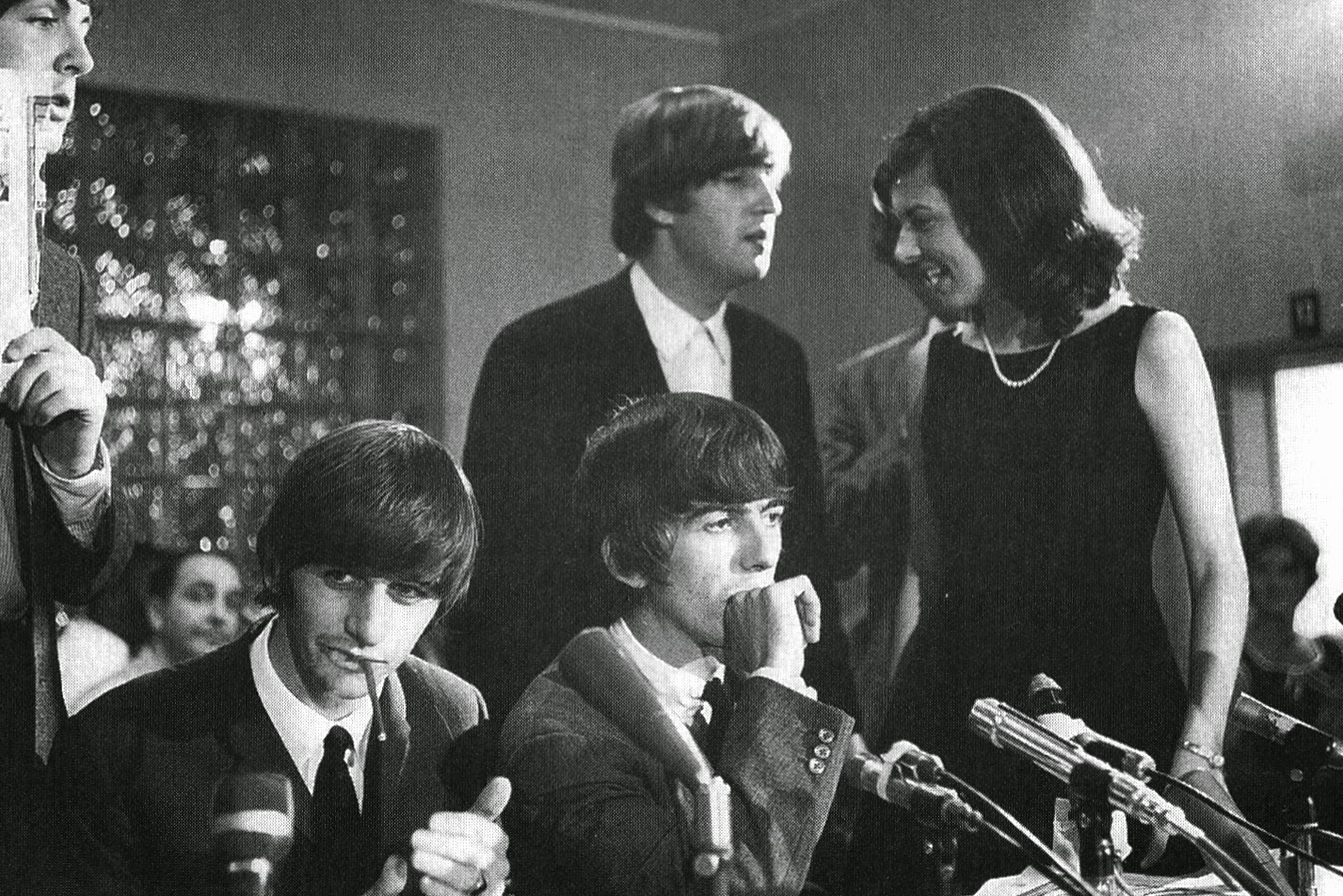 The beatles photos 1964. The first us visit. The first us visit. битлз маккартни. довольный студент.