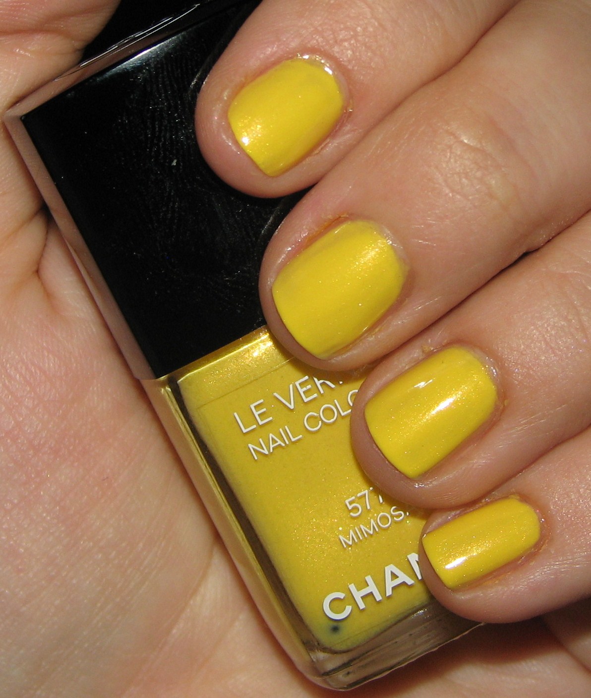 Slette Bliv Sag Chanel Mimosa (577) Le Vernis Nail Colour Review & Swatches - Blushing Noir