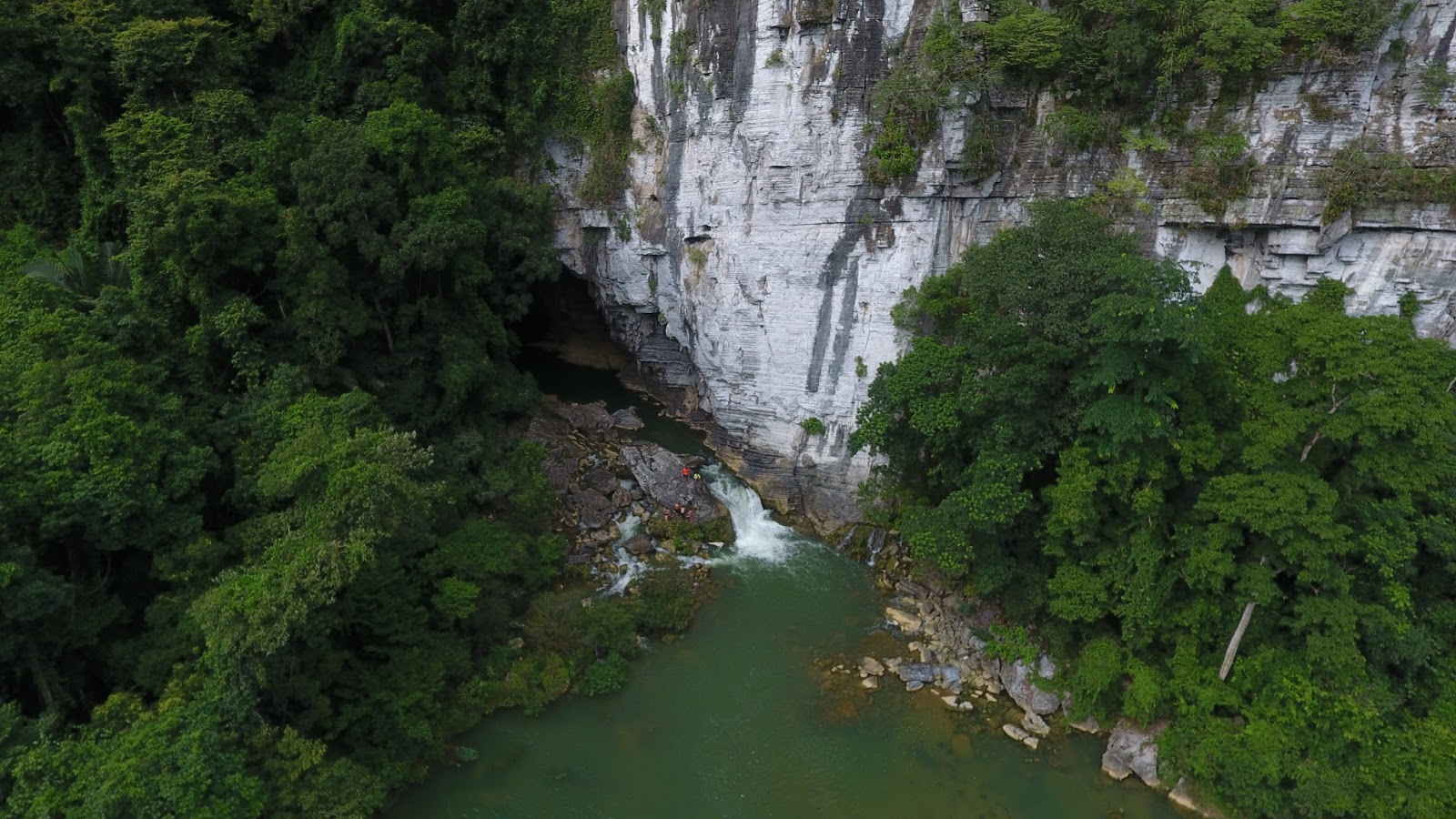 Descending into the pitch black caves of Tu Lan