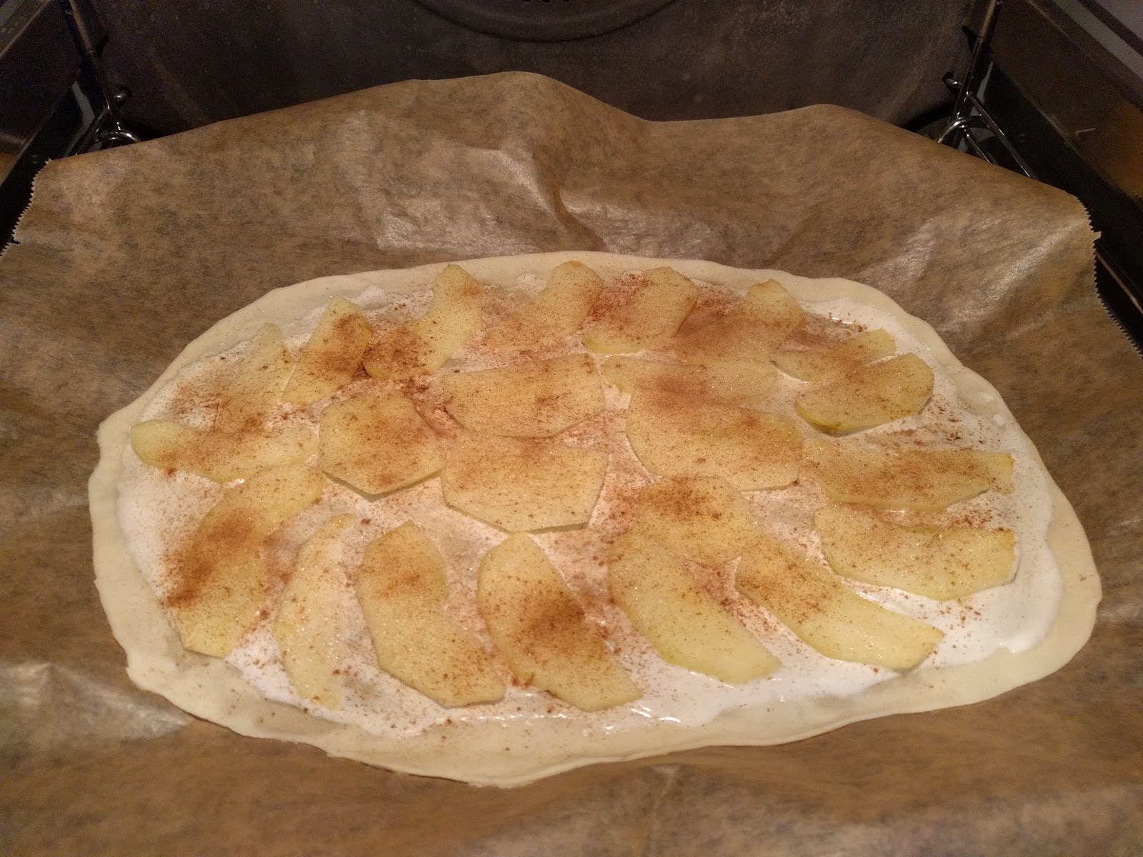 - Elsässer Flammkuchen mit Apfel und Zimt