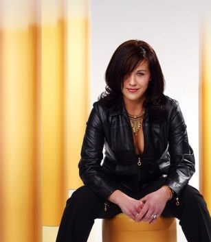 CUTE MEDIUM HAIRCUTS: HOMECOMING HAIRSTYLES FOR MEDIUM LENGTH HAIR ARE STYLISH