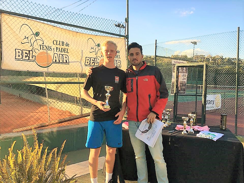 andatenis Imágenes de los campeones y subcampeones del "V Torneo Bel Air", Club de Tenis y