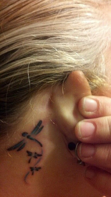 Tatuagens femininas atrás das orelhas Tatuagens femininas atrás das orelhas