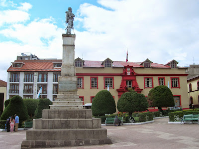 Monumento a Francisco Bolognesi, Puno, Perú, La vuelta al mundo de Asun y Ricardo, round the world, mundoporlibre.com