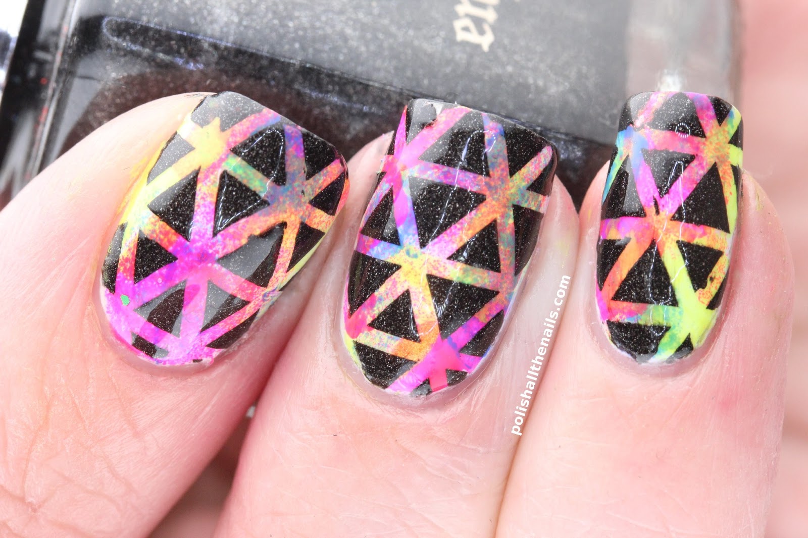 Triangle Graffiti Nails!