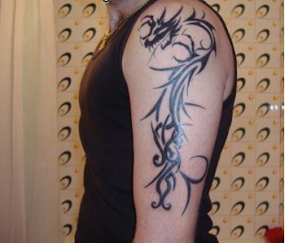 Tatuaje De Dragon Tribal En Espalda Y Brazo Tatuaje Original Fotos De Tatuajes Disenos De Tattoos