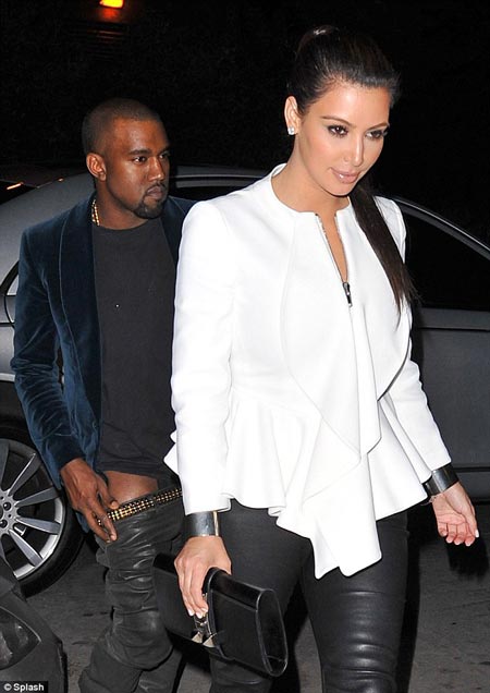 Kim K Gives A Blow-J To Kanye West In The Car?