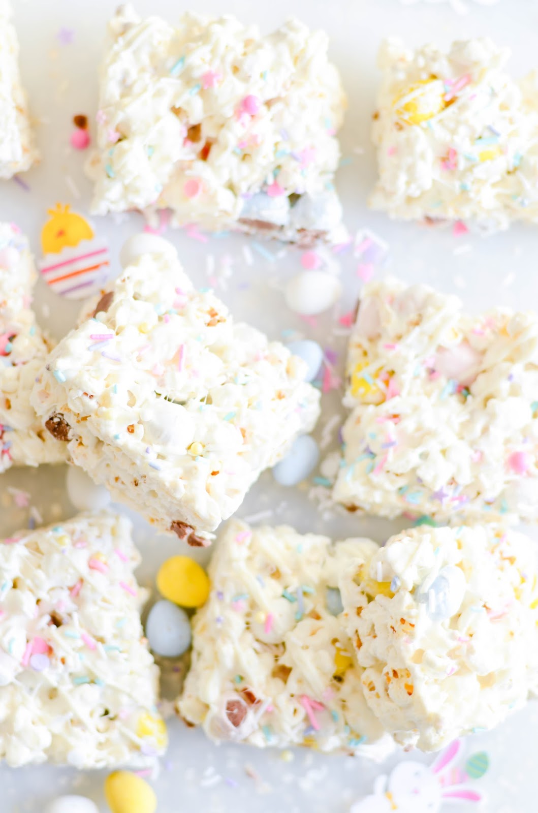 Sticky, sweet, gooey, and easy to make popcorn bars made with marshmallows, kettle corn, and mini Cadbury eggs. 