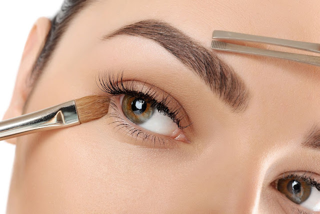 Luce unas cejas perfectas con MICROBLADING