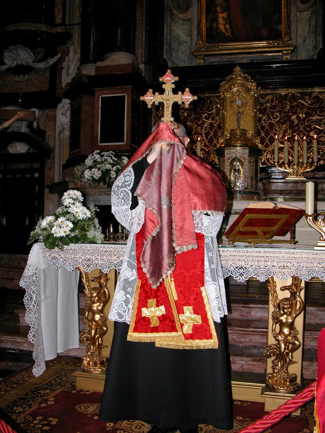  Ο Τίμιος Σταυρός της εκκλησίας της Αγίας Καικιλίας στο Κόμο της Ιταλίας http://leipsanothiki.blogspot.be/