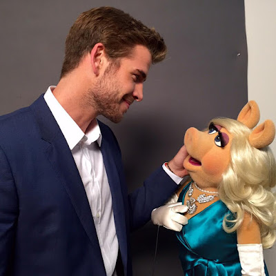 liam hemsworth con miss peggy 
