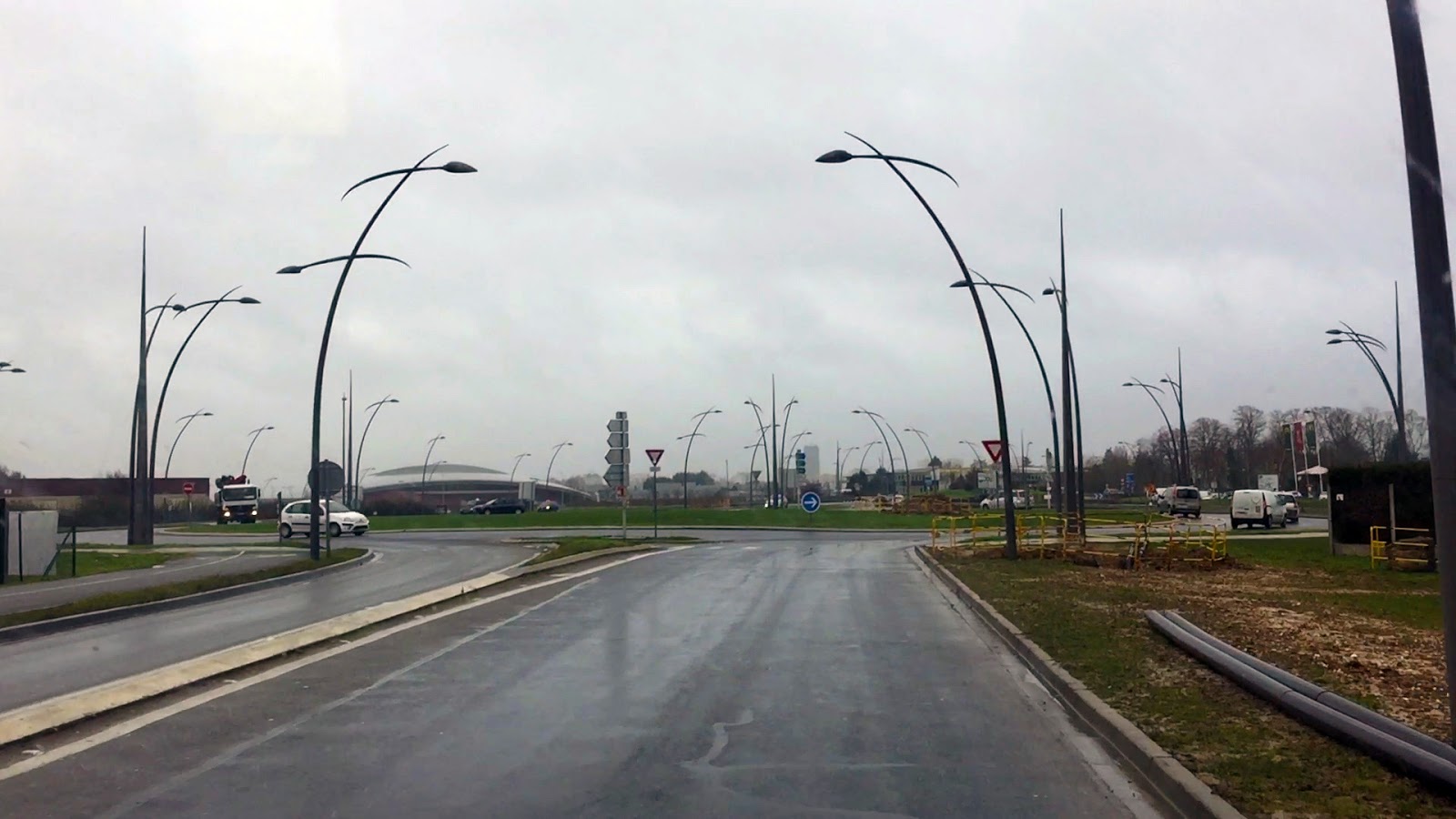 Paris BeauvaisTille airport BVA Low cost alternative Paris airport info guide