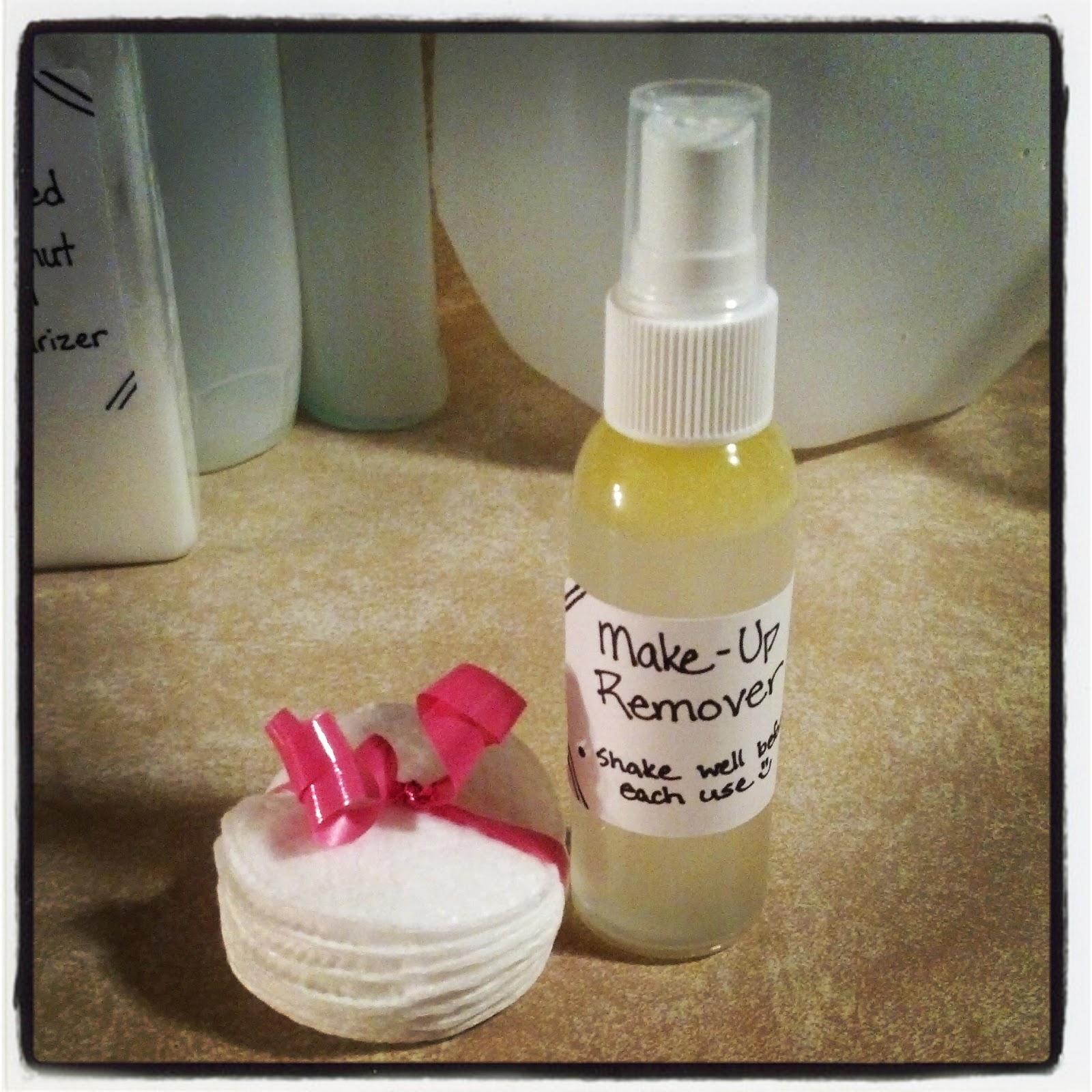 An Onion Exposed Liquid Eye Makeup Remover