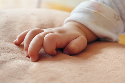 Francia:venti casi di bambini nati senza braccia e con malformazioni. L' ipotesi è contaminazione chimica