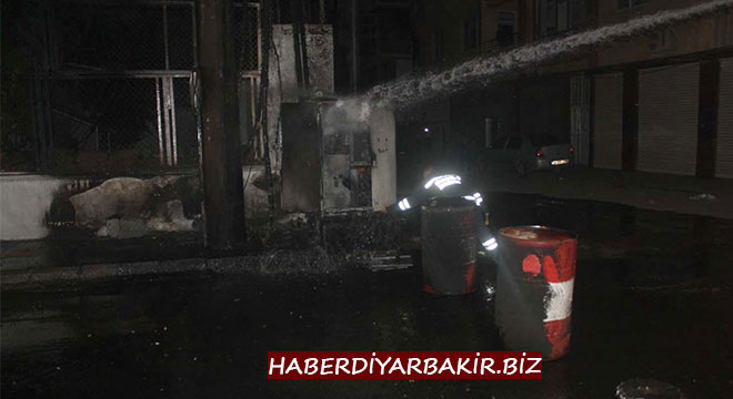 Diyarbakır Bismil'de askerlik şubesi yakınındaki trafo patladı Diyarbakır Bismil'de askerlik şubesi yakınındaki trafo patladı
