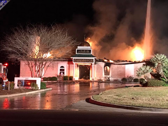 Belum Sepekan Donald Trump Jadi Presiden, Sebuah Masjid di Texas Habis Terbakar