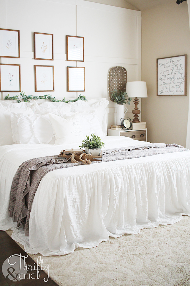 Thrifty And Chic Diy Projects, How To Decorate Bedroom With White Comforter