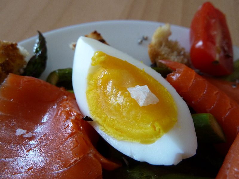 Turbohausfrau: Lauwarmer Spargelsalat mit Räucherlachs