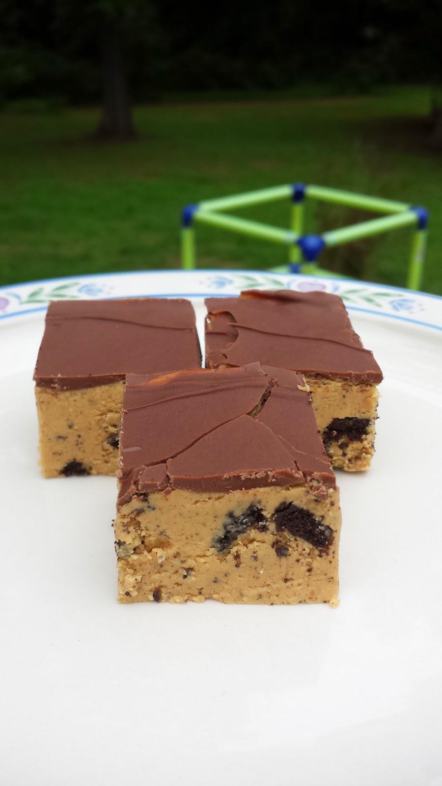 Flour Dusted Peanut Butter Oreo Bars