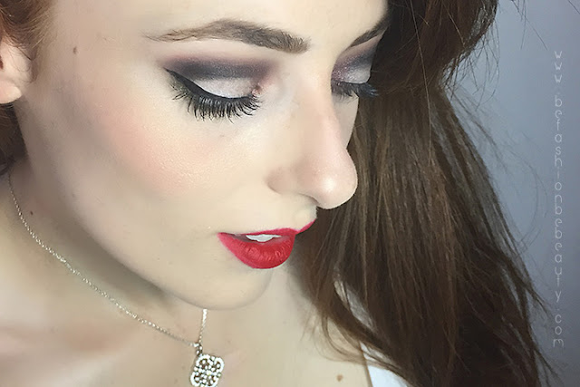 Maquillaje acabado de ojos con la paleta Showstoppers de Sleek. Maquillaje acabado de ojos con la paleta Showstoppers de Sleek.