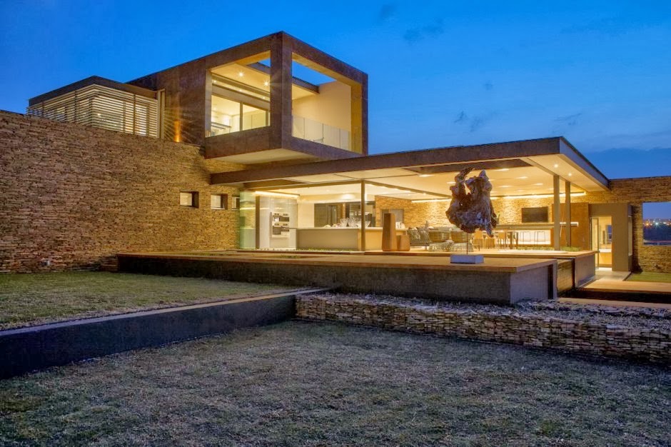 El Lujo en acero y piedra