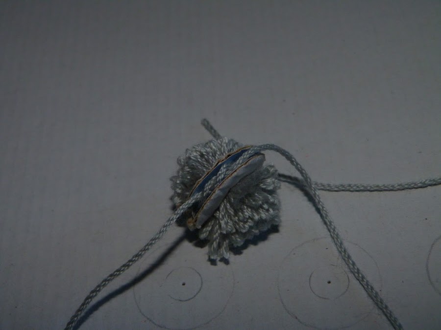 isabelvintage-vintage-almohadon-pompones-estarcido