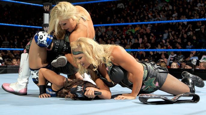 Wwe In Live Beth Phoenix And Natalya Vs Kaitlyn And A J