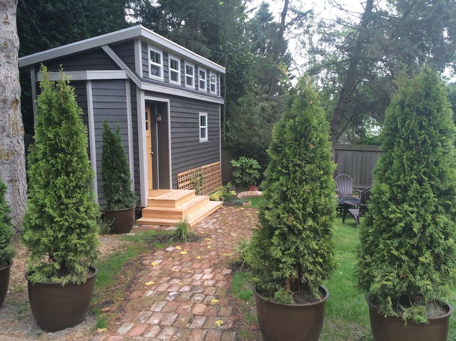 Beautiful Seattle Tiny House [ TINY HOUSE TOWN ]