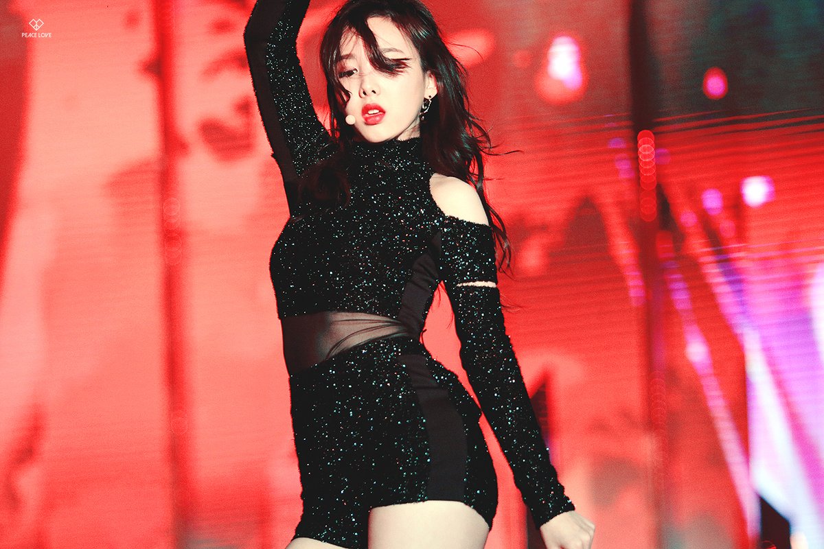 TWICE Nayeon Sexiest Performance Since Debut! 