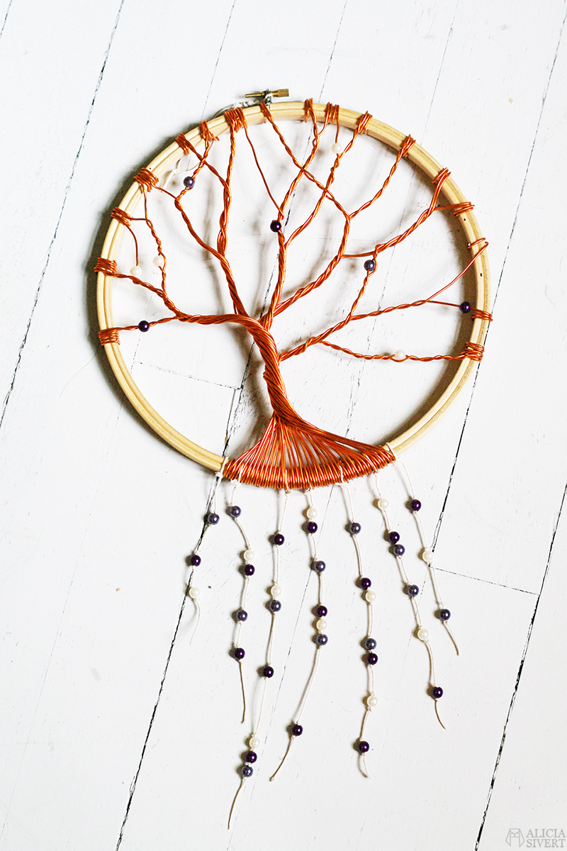 Metall wire tree by Alicia Sivertsson, inspired by Anna María Larsson.