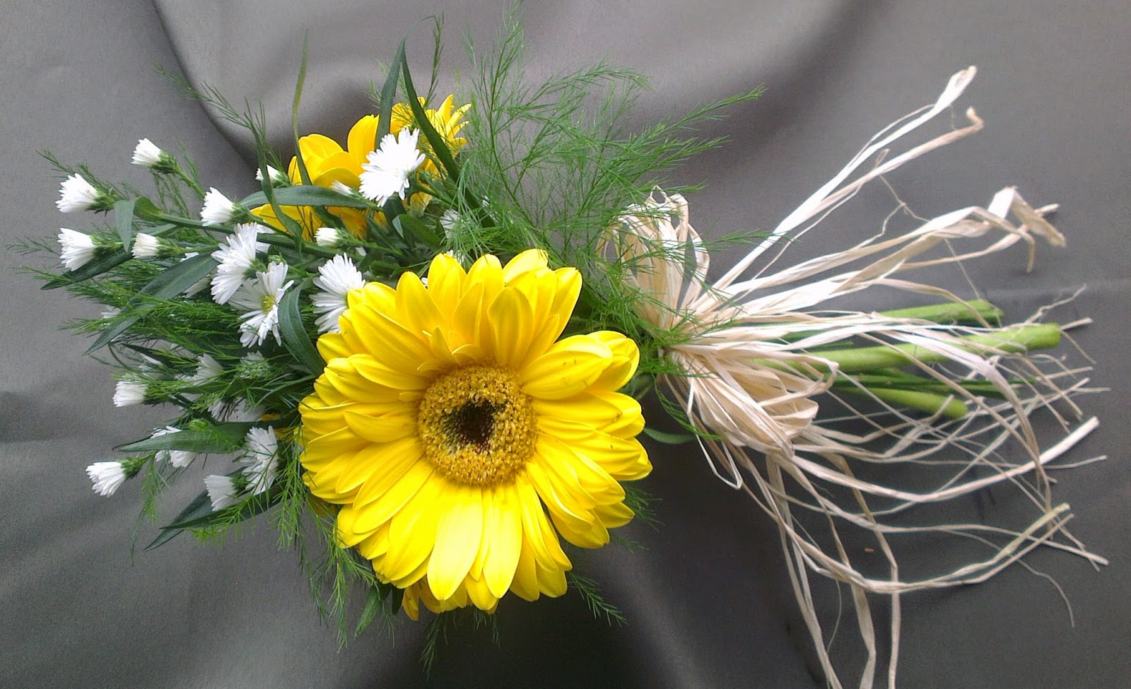 Sandra's Flower Studio: Sunny sunflowers, gerberas and ...