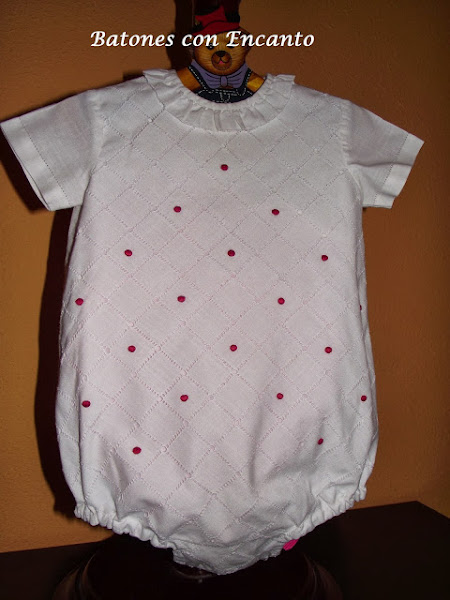 http://batonesconencanto.blogspot.com.es/2013/12/trajes-con-panetes-y-calados.html