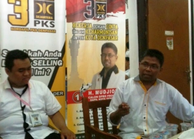 Caleg PKS Dilaporkan Bagi Duit Jelang Coblosan