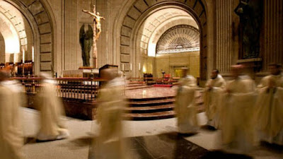Unidos Podemos quiere expulsar a los monjes benedictinos de la Basílica del Valle de los Caídos Monje, religión, valle de los caídos, podemos, odio, religión