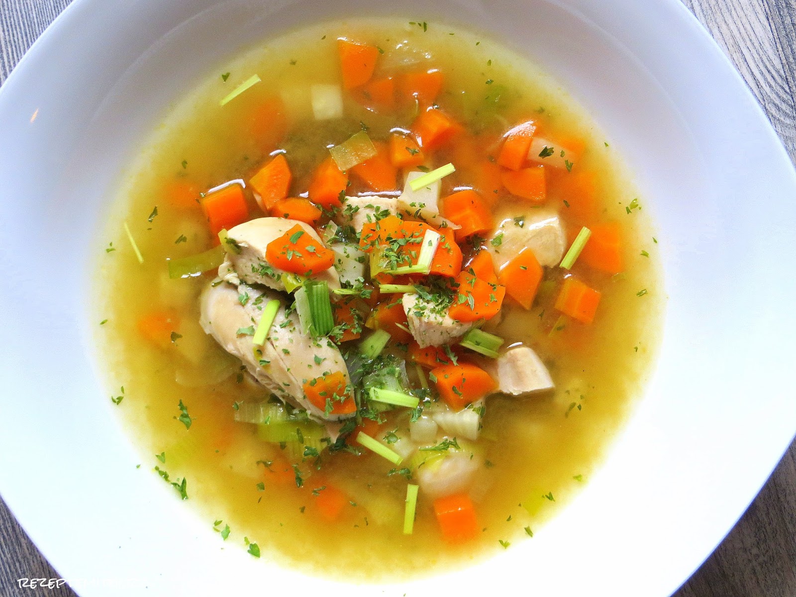 Rezepte mit Herz: goldgelbe Hühnersuppe