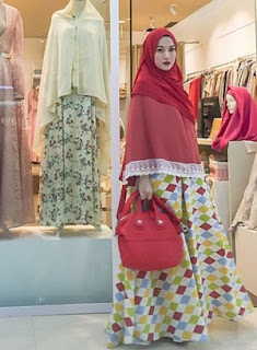 22 Foto Super Cantik Lyra Virna Dengan Baju Muslim Syar'i Terbaik 22 Foto Super Cantik Lyra Virna Dengan Baju Muslim Syar'i Terbaik