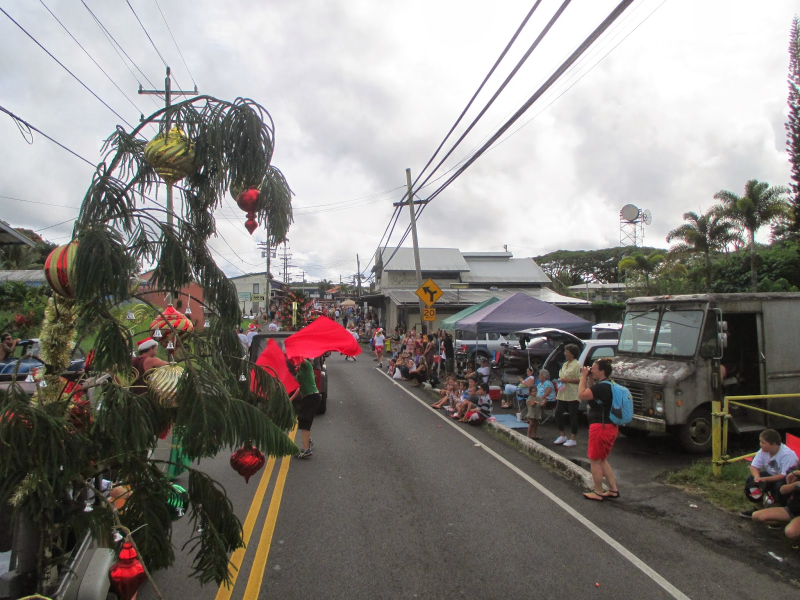 A Christmas Parade in Pahoa/Mele Kalikimaka!