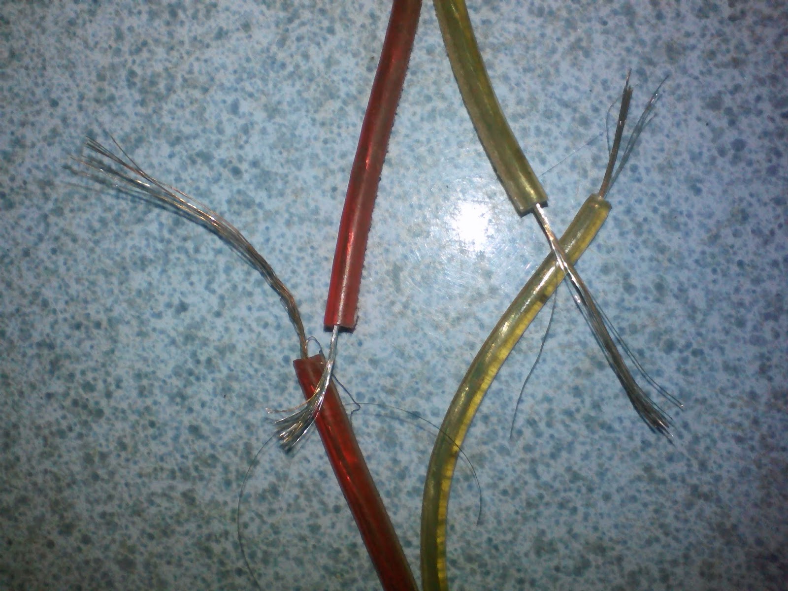 gbr2.persiapan kabel serabut yang akan disambung