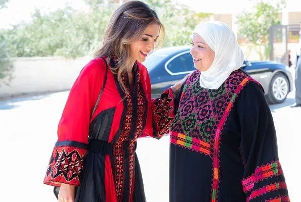 Queen Rania visited a group of women from Balqawi tribes in Amman, gathered at the residence of Ms. Dina Al Hadid Al Qatarneh