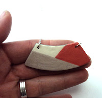 petit collier ovale rouge et rose en céramique nouvelle collection
