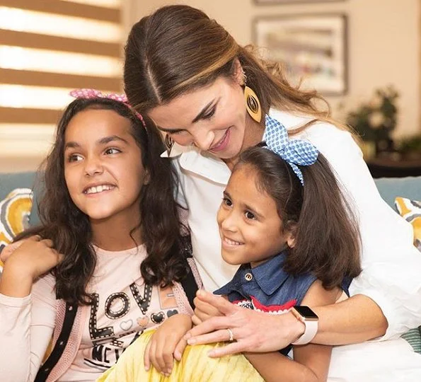 Queen Rania wore Sacai pleated midi skirt, Maison Makarem balloon shirt, Dior pumps and she carried Marni Trunk shoulder bag
